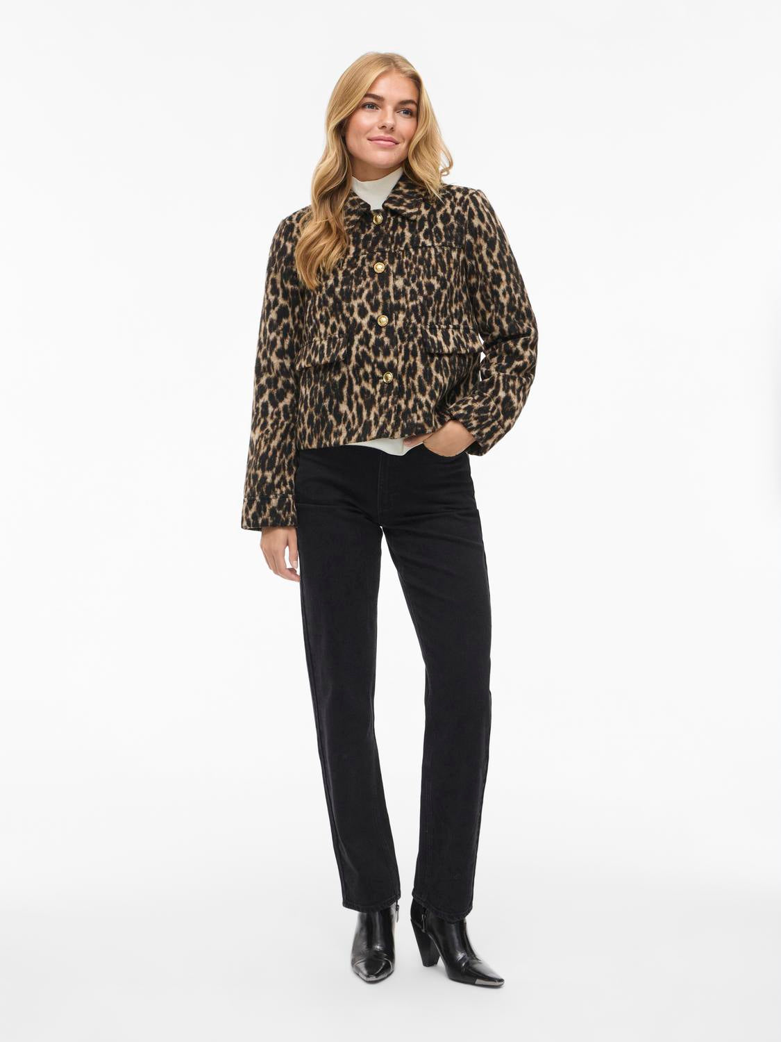 model_shot-front_full