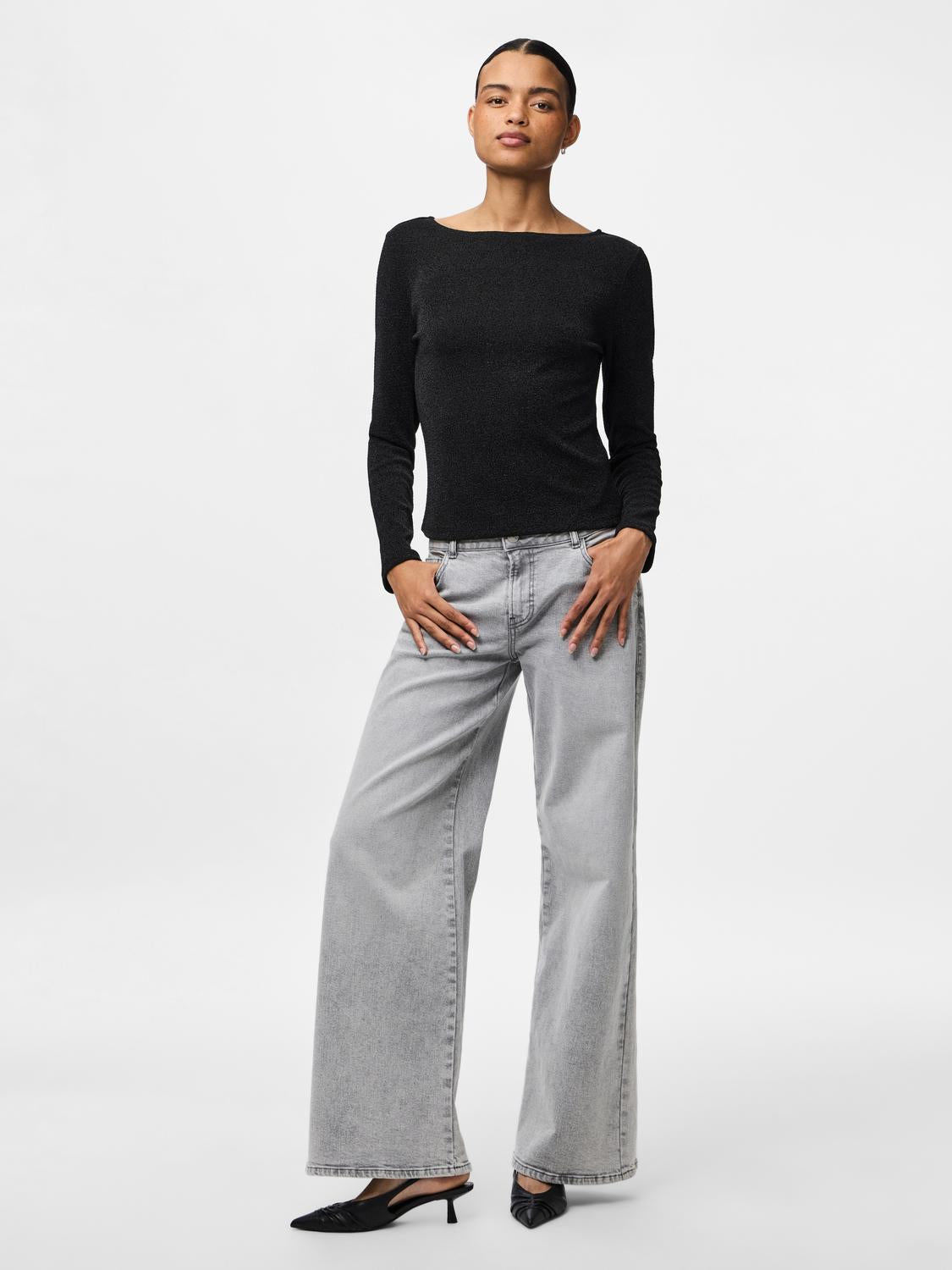 model_shot-front_full