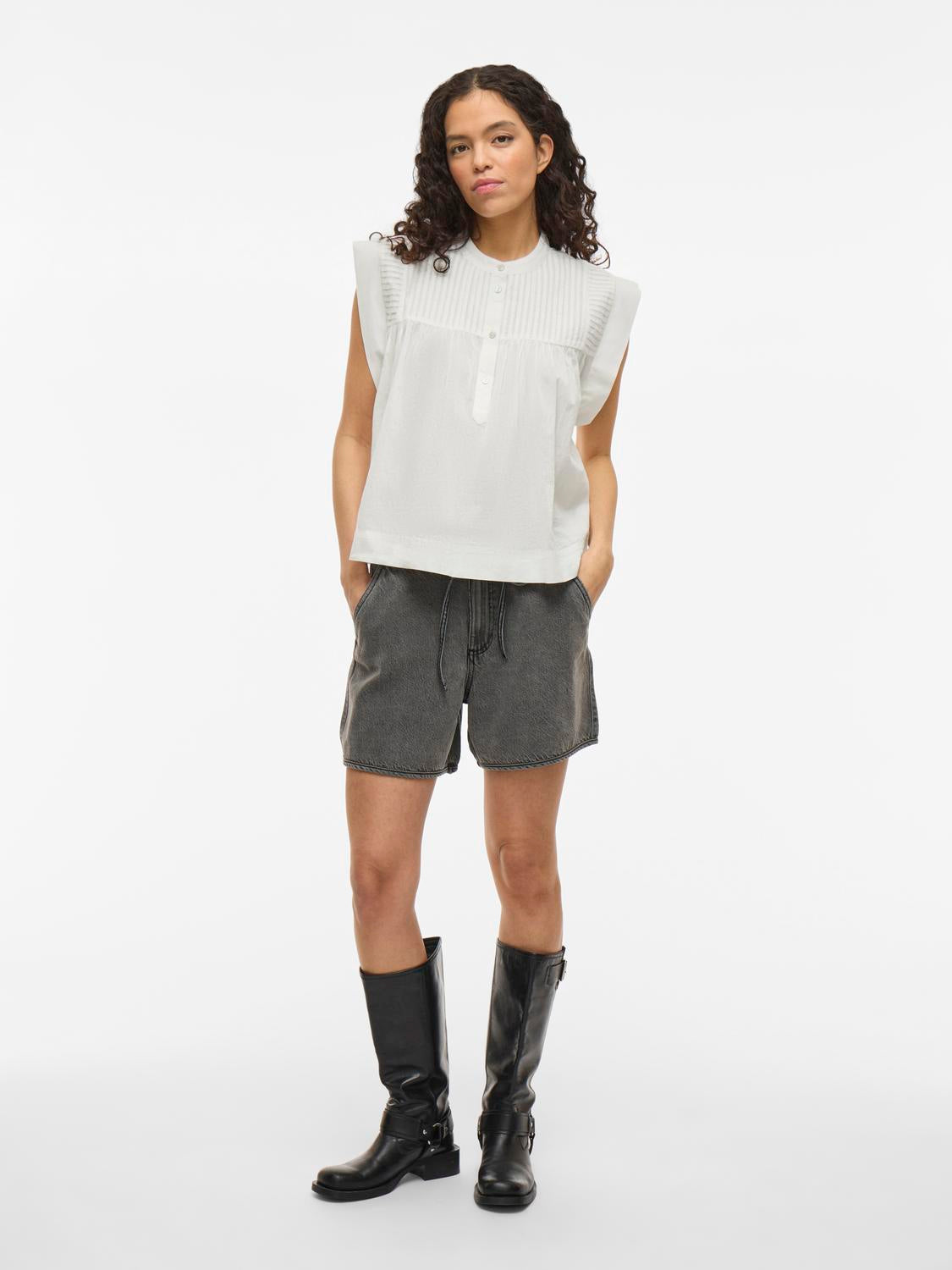 model_shot-front_full