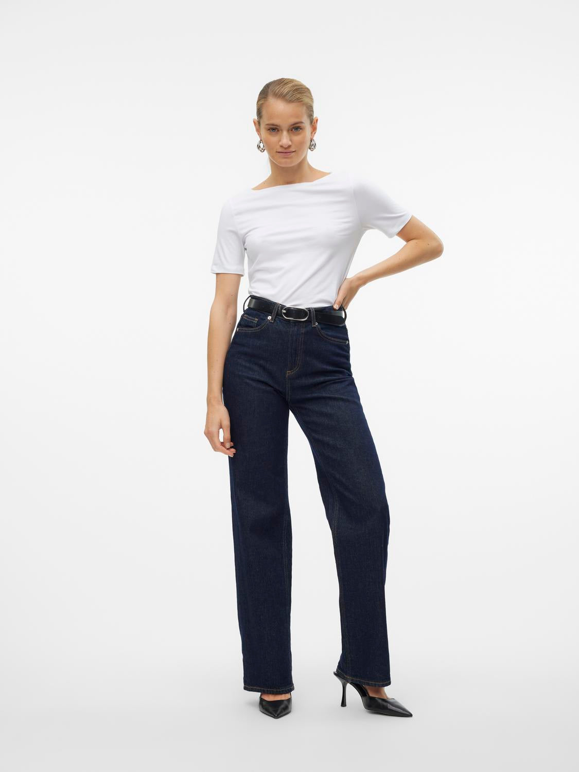 model_shot-front_full