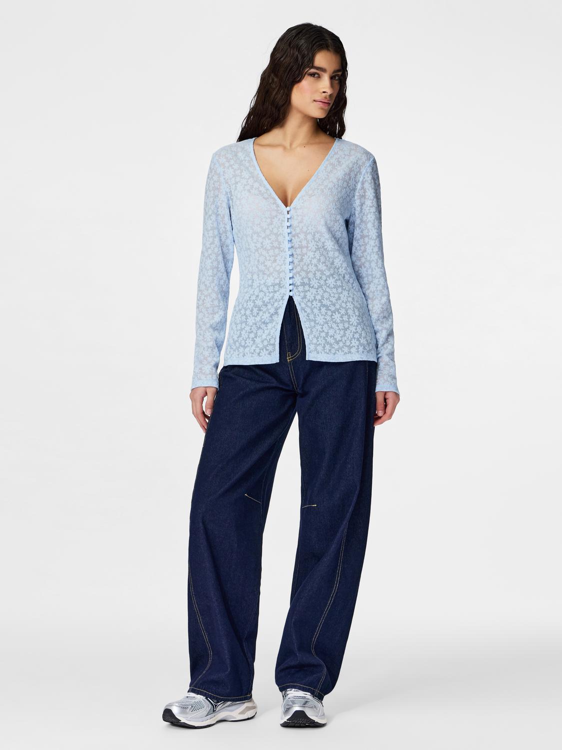 model_shot-front_full