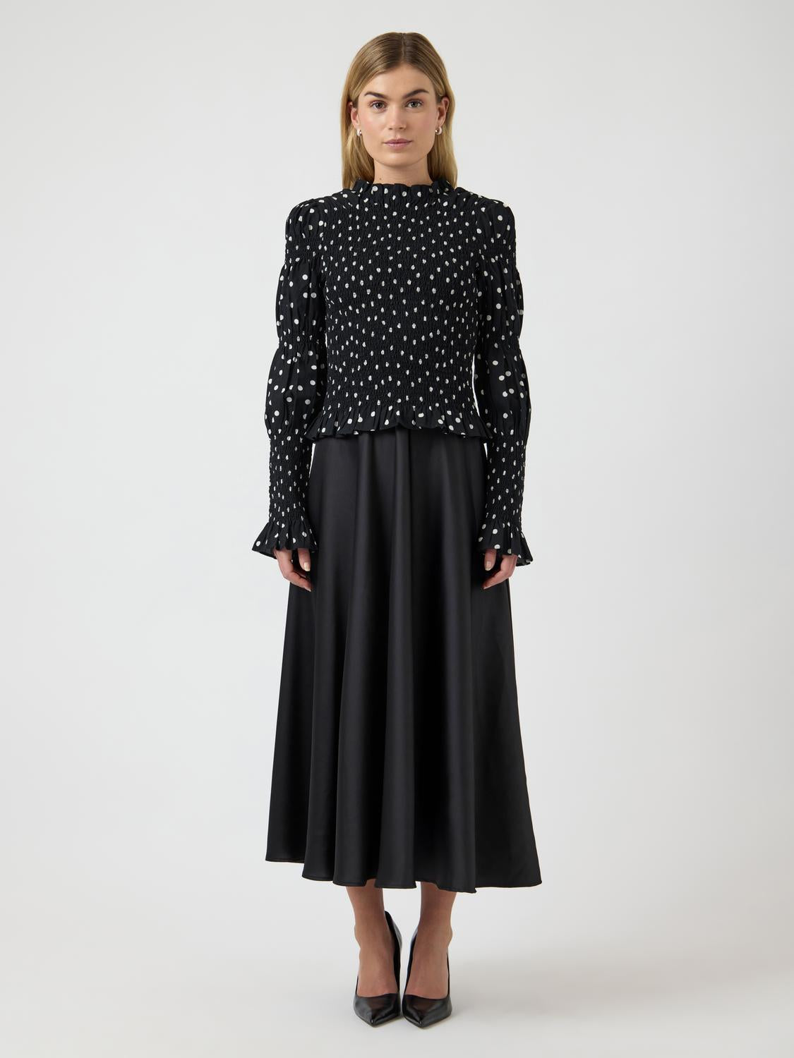 model_shot-front_full