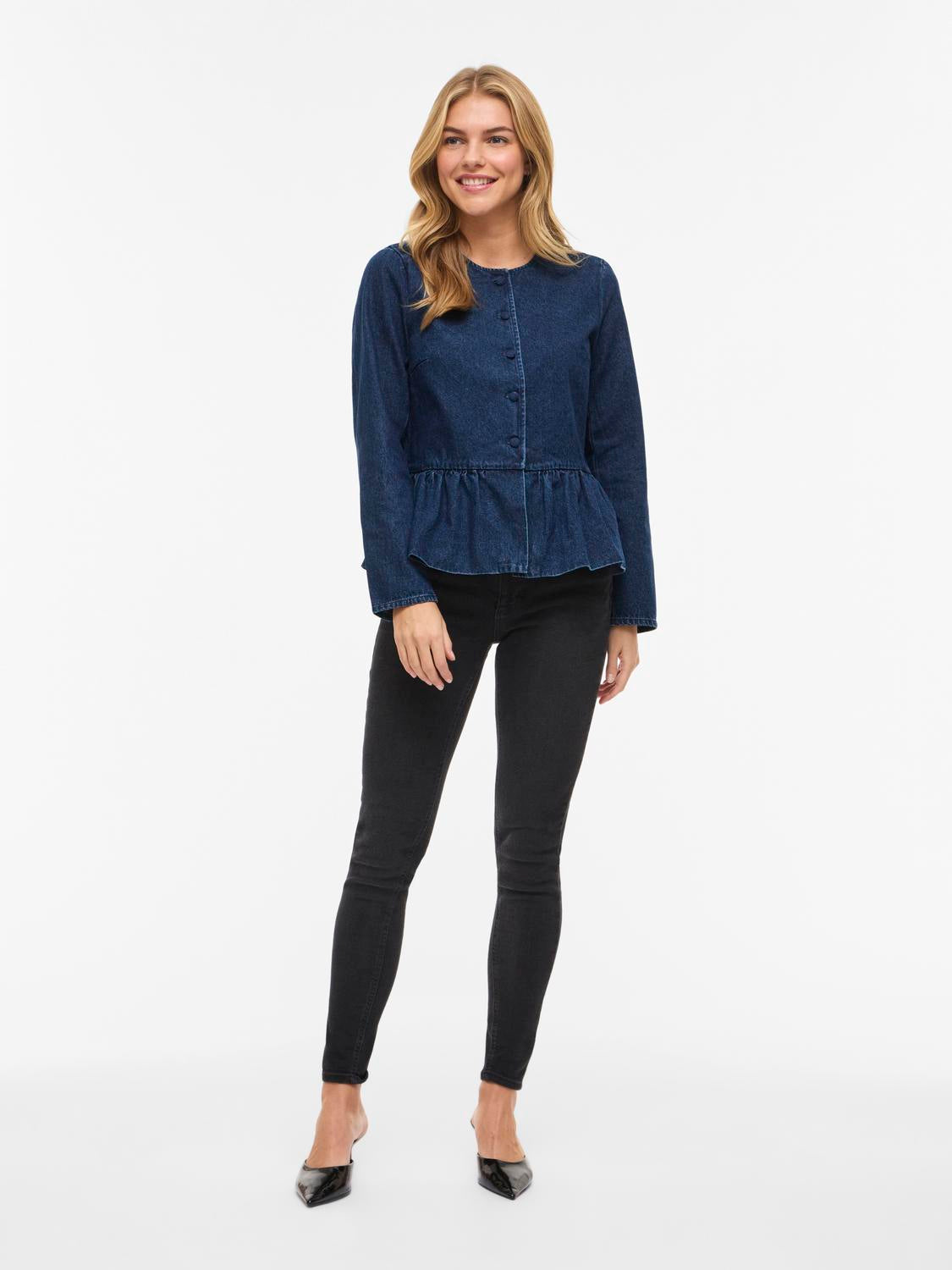 model_shot-front_full