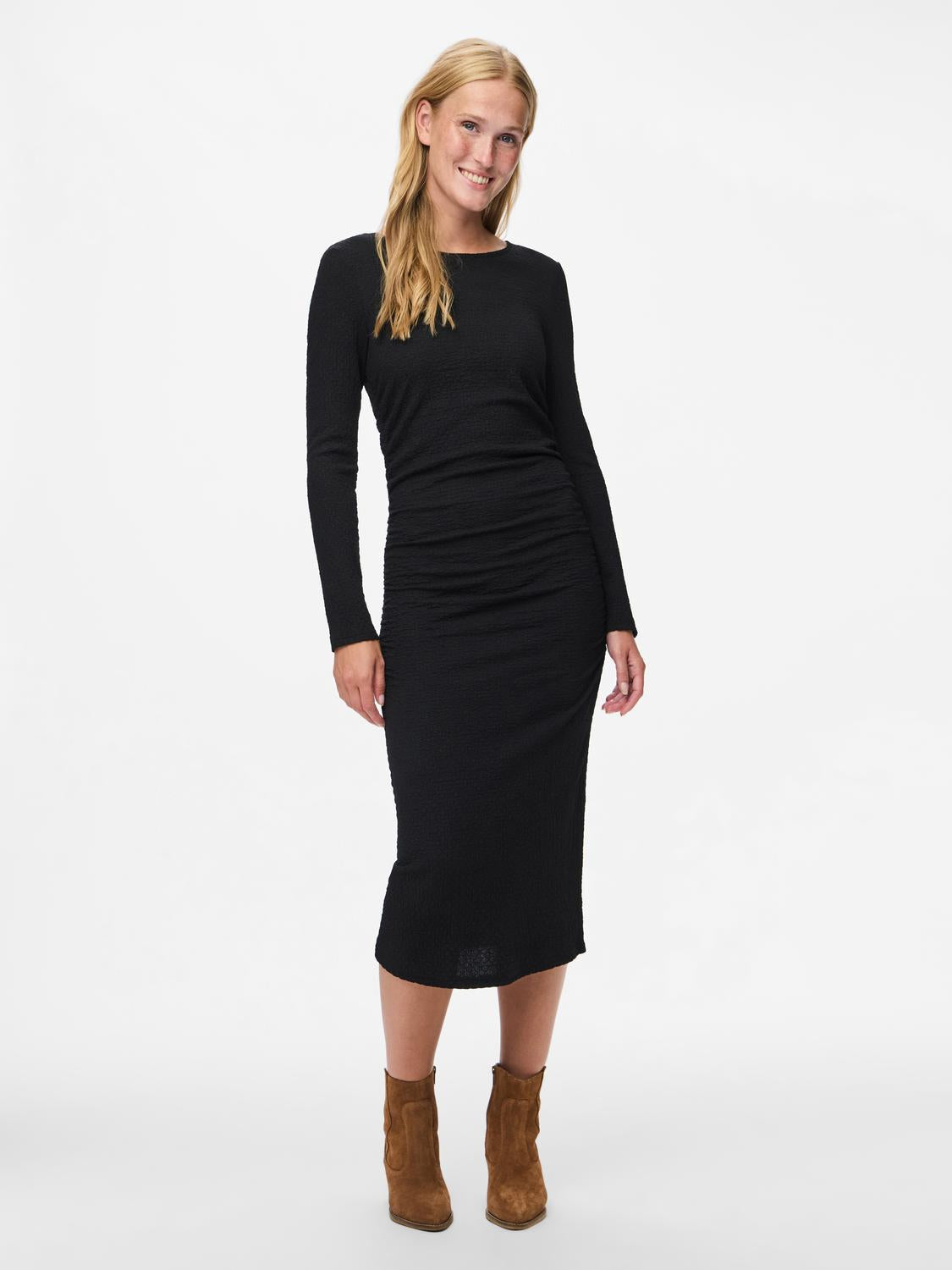 model_shot-front_full