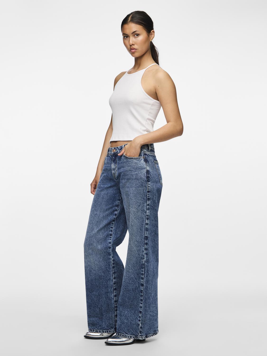 model_shot-front_full